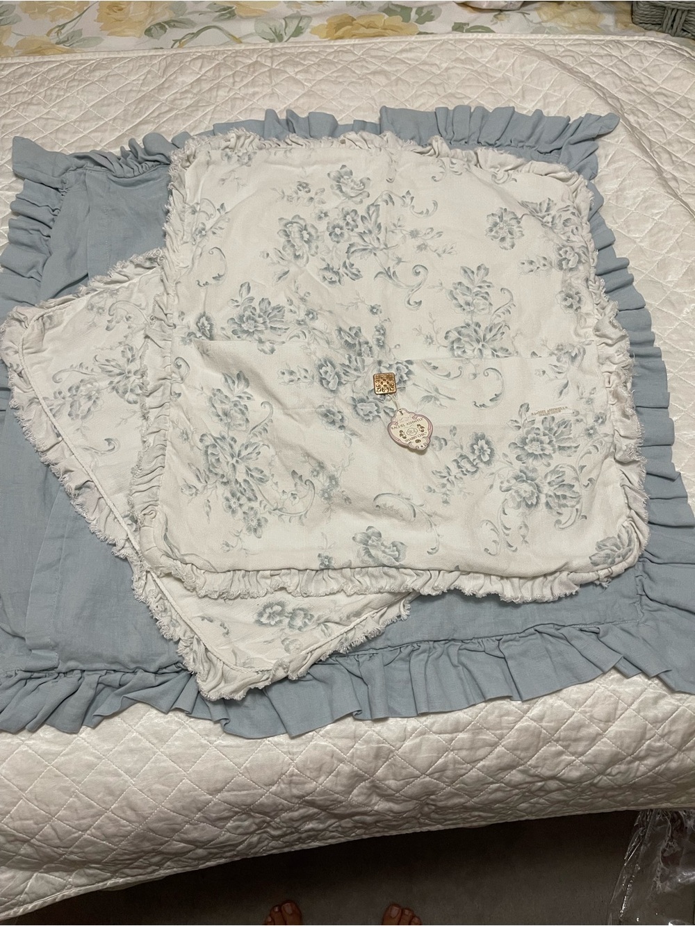 NWT Rachel Ashwell, shabby chic lLINEN  blue  toile 20x20 shams - Picture 3 of 6